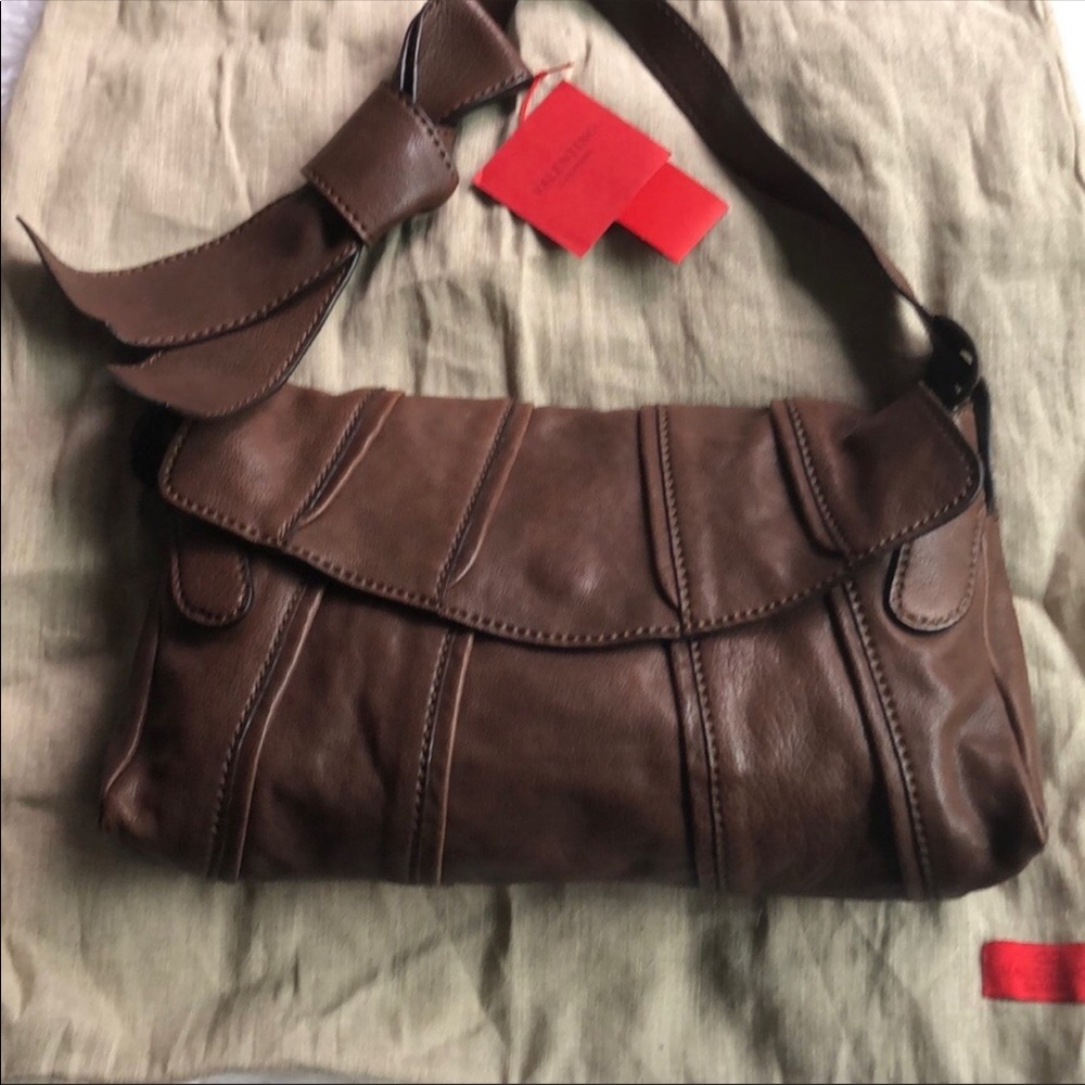 My Valentino Garavani italia bag🙏🧐🤓🎁🎀😀😀👛👑👠🌺🤩🏆💐💍🥹🌸💝😍 - Picture 3 of 4